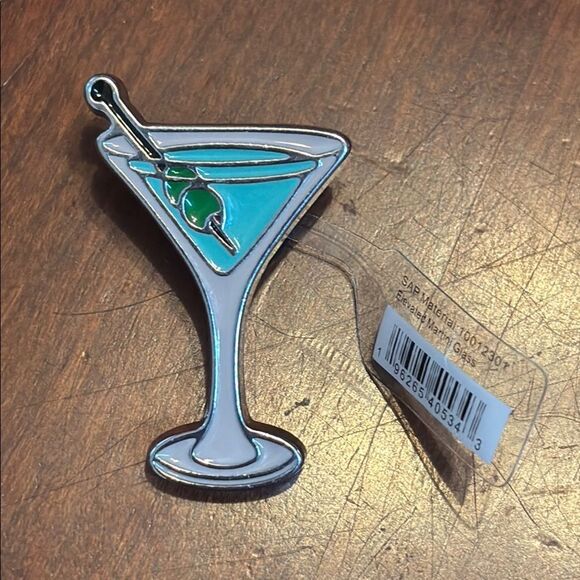 NWT Crocs Jibbitz Martini Glass with Olive Shoe Charm - Picture 1 of 3